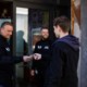 Dørmænd fra BS Security der tjekker ID på ung mand